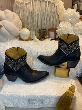Old Gringo EUC “Clovis” Studded Cross Black Leather Ankle Boots MSRP$500